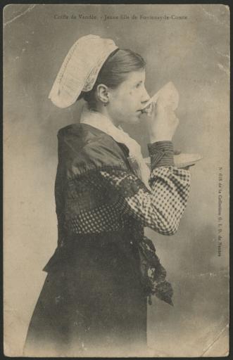 Fontenay-le-Comte. - Une jeune fille buvant son café (vue 1), une femme souriante posée sur le dossier d'une chaise (vue 2), une femme portant la coiffe "le canon", des gants en cuir et une sorte de cravate, posant en extérieur (vue 3), une gravure d'Escudier représentant une jeune grisette (vue 4).